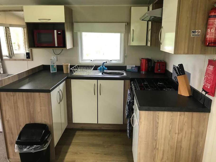 2 Bedroom Caravan. Newquay. Cornwall. Ньюки Экстерьер фото